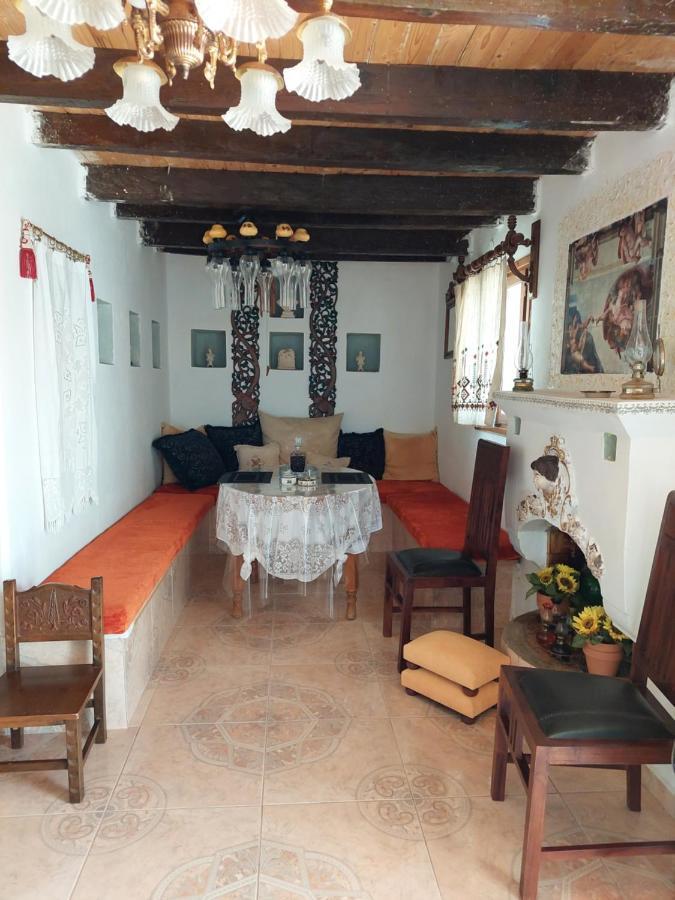 Menetaí Lakena Traditional House מראה חיצוני תמונה